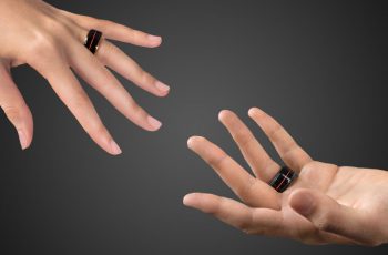 Long Distance Relationship? Feel Your Partner’s Heartbeat From Anywhere In The World With This Ring